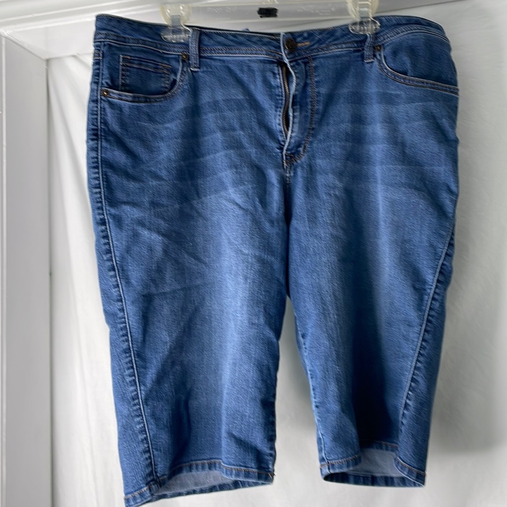 Tato, W 62, size 18 Bermuda shorts 74%, cotton 24% polyester 2% percent spandex
